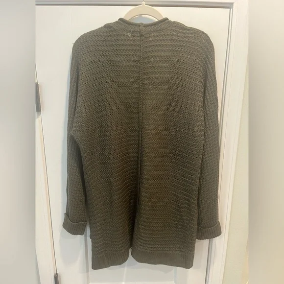 Pinque Analeigh Two Pocket Textured Cardigan - Picture 2 of 12